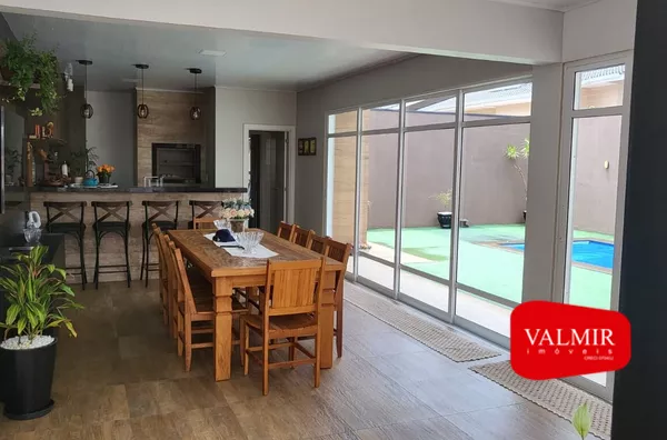 Á VENDA NO MENINO DEUS