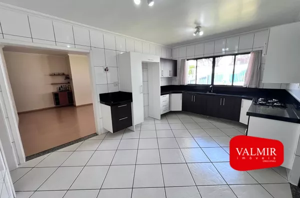 À VENDA CASA LA SALLE 