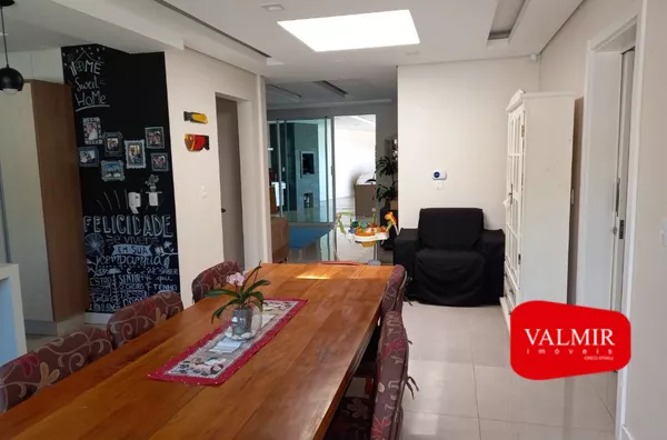 À VENDA NO MENINO DEUS