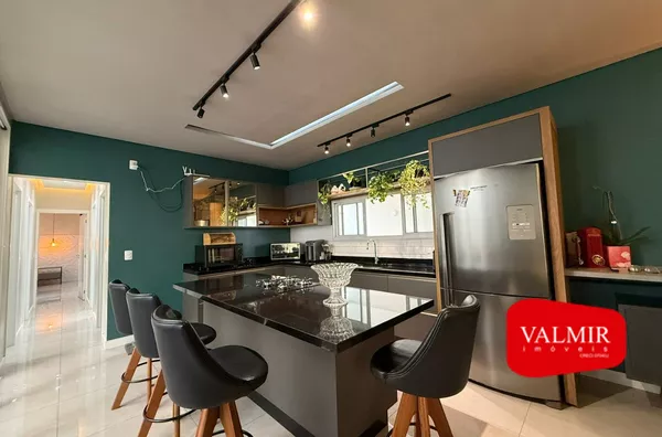 À VENDA NO MENINO DEUS