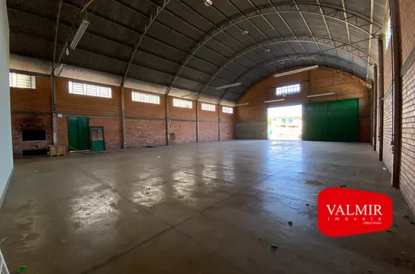 PARA LOCAÇÃO NO PINHEIRINHO - COMERCIAL