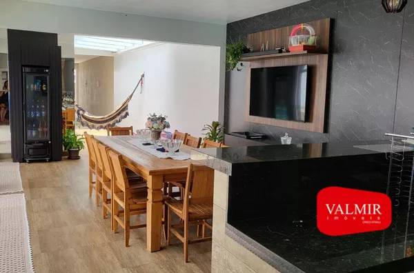 Á VENDA NO MENINO DEUS