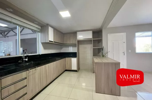 CASA COMERCIAL Á VENDA NO CENTRO