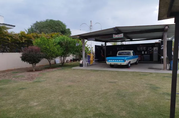 CASA COM 4 QUARTOS (1 SUÍTE) - RESIDENCIAL SAINT CHARBEL