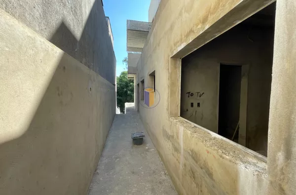 CASA EM CONSTRUÇÃO À VENDA NO CONDOMÍNIO LE FRANCE, SOROCABA/SP