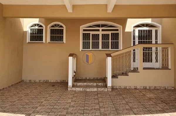 CASA TÉRREA - CENTRO 