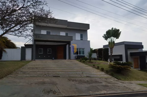 CASA COM 4 QUARTOS (1 SUÍTE) - RESIDENCIAL SAINT CHARBEL