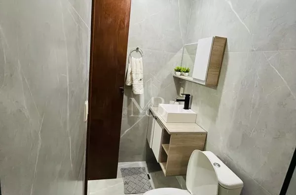 Casa Térrea com 3 Suítes, Piscina e Área Gourmet no Condomínio Vale do Lago