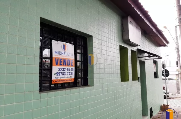 CASA COM SALAS COMERCIAIS NA RUA SALVADOR CORRÊA