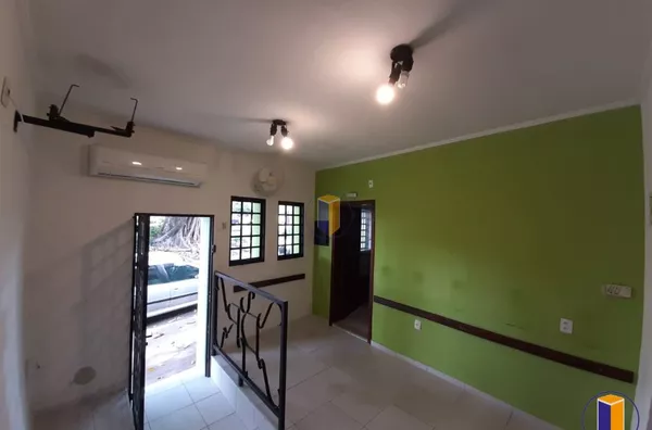 CASA COM SALAS COMERCIAIS NA RUA SALVADOR CORRÊA