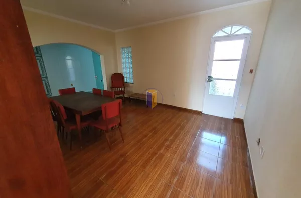 CASA TÉRREA - CENTRO 