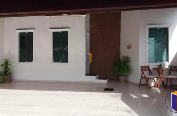 CASA CONDOMÍNIO RESIDENCIAL TROPEIRO