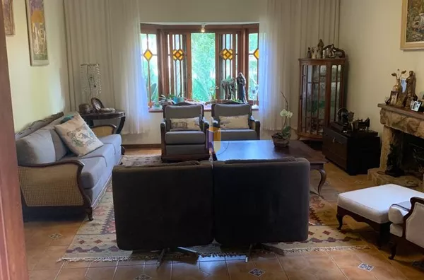 CASA COM 4 SUÍTES - CONDOMÍNIO VIVENDAS DO LAGO