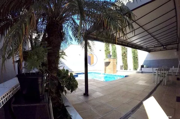 CASA Á VENDA NO JD. PAGLIATO 