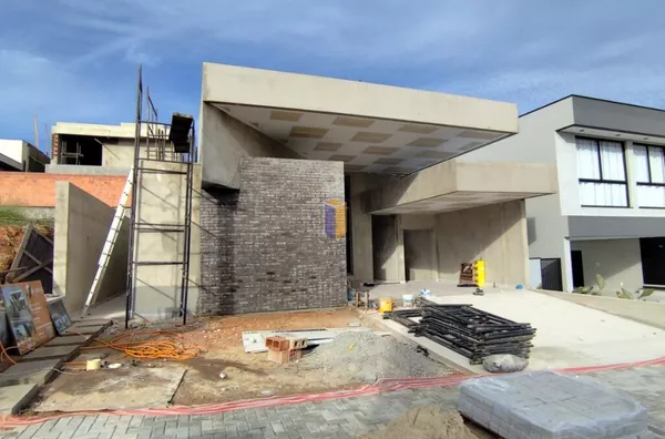 Casa nova em condomínio Terras Alpha para venda