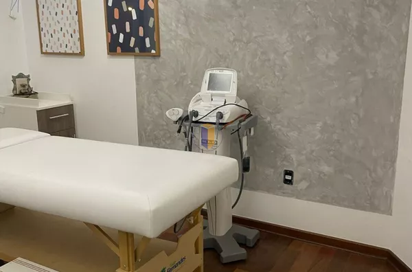 CASA COM 12 SALAS COMERCIAIS PARA LOCAÇÃO, NO CAMPOLIM, SOROCABA/SP