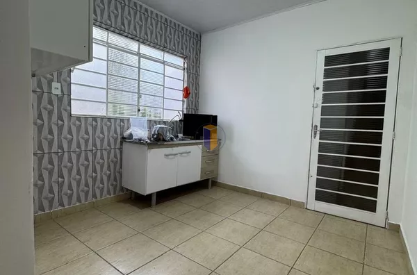 Casa comercial com 4 salas