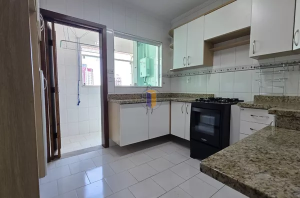 APARTAMENTO COM 3 DORMITÓRIOS E 3 VAGAS COBERTAS – ESPAÇO E CONFORTO!