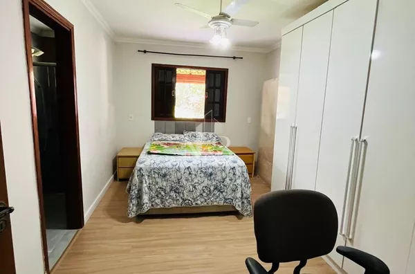 Casa Térrea com 3 Suítes, Piscina e Área Gourmet no Condomínio Vale do Lago