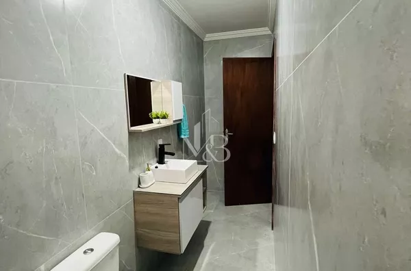 Casa Térrea com 3 Suítes, Piscina e Área Gourmet no Condomínio Vale do Lago