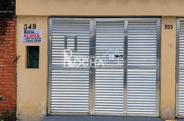 2 Quartos, sala, cozinha, banheiro, garagem, area de Serviço, quintal 