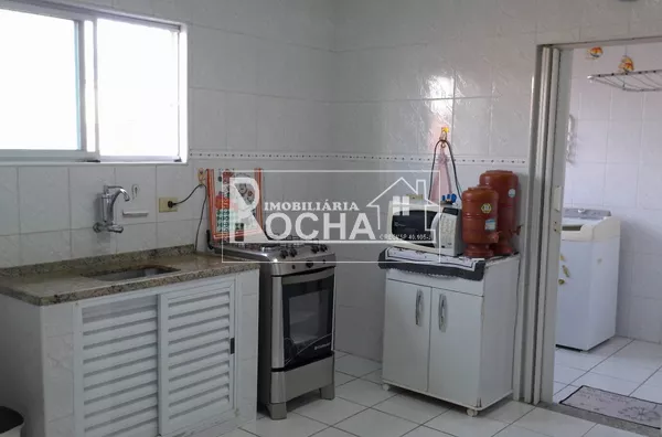 Casa sobreposta alta venda, 2quartos + dependencias  Parque São Vicente, São Vicente