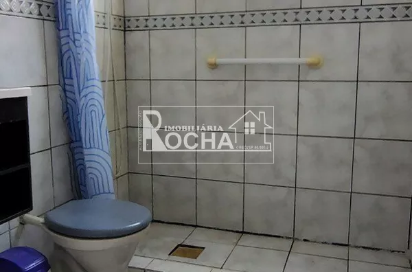 2Quartos, 1suite, sala, cozinha, baheiro, 2garagem, mais edicula nos fundos. - Foto 7