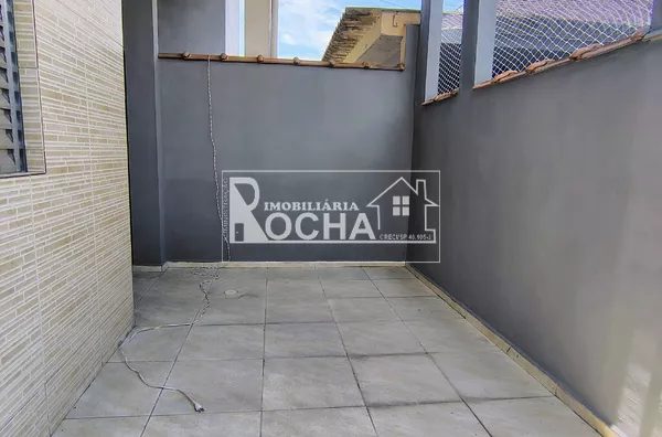 2 Quartos, sala, cozinha, banheiro, garagem, area de Serviço, quintal 