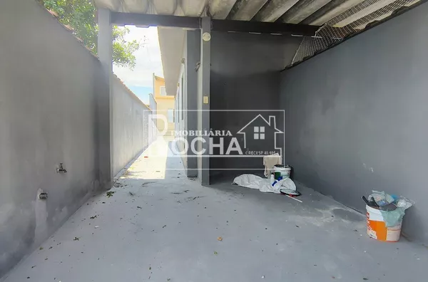 2 Quartos, sala, cozinha, banheiro, garagem, area de Serviço, quintal 