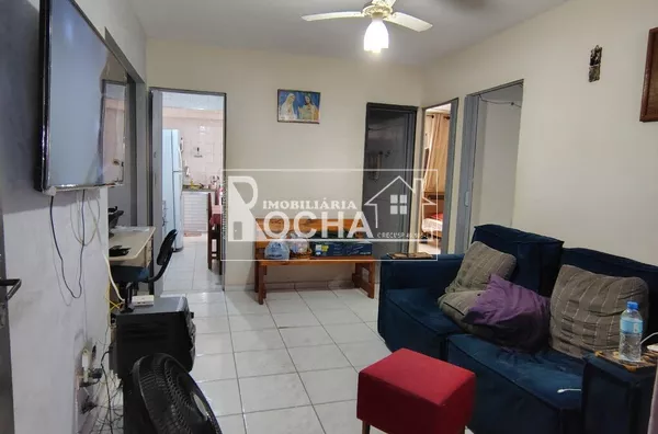 2. Quartos, sala, cozinha, banheiro, garagem, área de serviço.