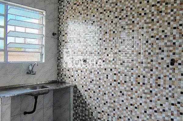 2 quartos, sala, cozinha, banheiro, garagem, area de serviço 