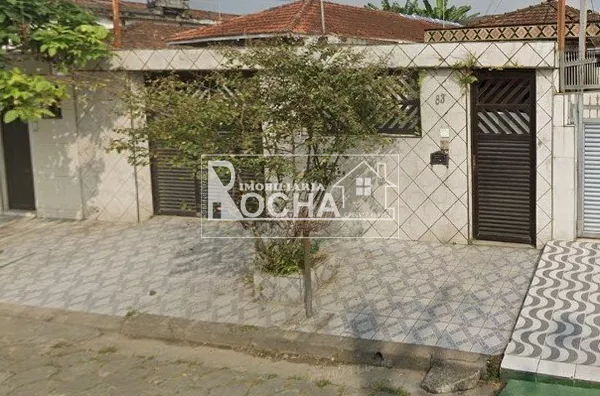 Casa isolada em terreno de 8.26  x  41,20 metros