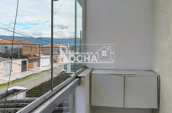 2 quartos, sala, cozinha, banheiro, garagem, area de serviço 