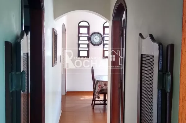 3. Quartos, (1.suíte), Sala 2 ambientes, cozinha/copa, Banheiros, lavanderia, varanda garagem ampla, fundos grande, lavandeira.  Edícula:  Entrada, Luz e agua/esgoto independente  1 Quarto, sala Cozinha, Banheiro, e quintal. - Foto 23