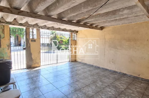 2 quartos, sala, cozinha, banheiro, garagem, área de serviço, quintal 