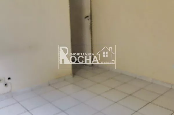 2 quartos, sala, cozinha, banheiro, garagem, area de serviço 