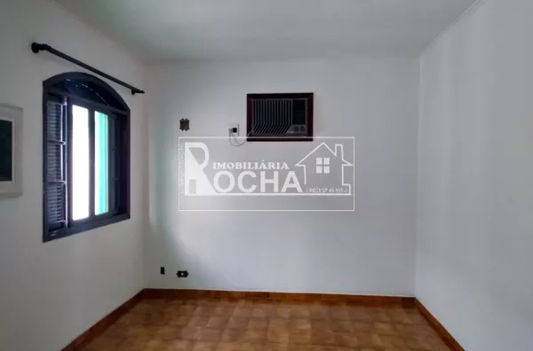 3. Quartos, (1.suíte), Sala 2 ambientes, cozinha/copa, Banheiros, lavanderia, varanda garagem ampla, fundos grande, lavandeira.  Edícula:  Entrada, Luz e agua/esgoto independente  1 Quarto, sala Cozinha, Banheiro, e quintal. - Foto 16