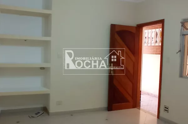 CASA 3, Quartos, (1.suíte), Sala, Cozinha, Banheiro.