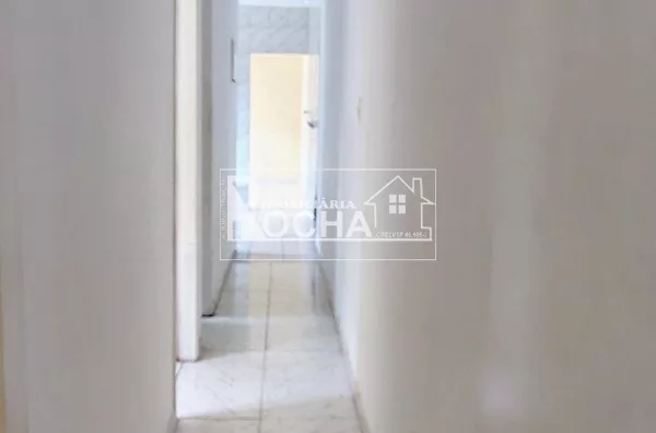 2 quartos, sala, cozinha, banheiro, garagem, area de serviço 