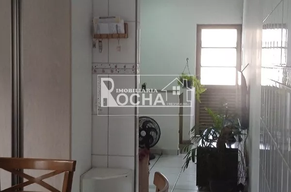 2 quartos, 1-suíte, sala, cozinha, banheiro, garagem carro e moto. - Foto 18