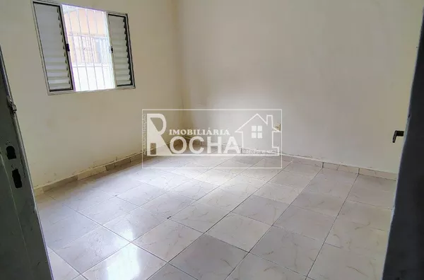 2quartos, sala. cozinha, banheiro, garagem, área de Serviço