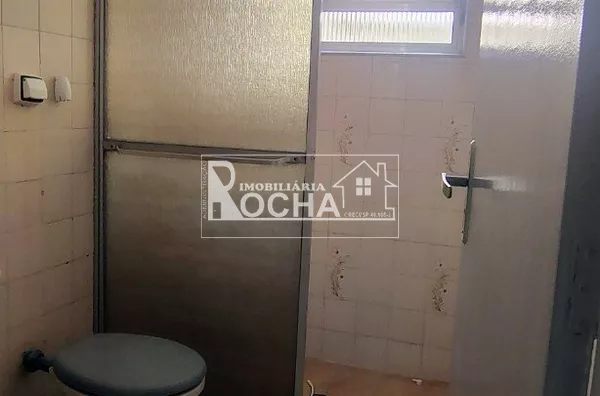 3.quartos, suíte, sala, cozinha, banheiro, garagem; edícula: quarto, sala, cozinha, banheiro, quintal, area de serviços individuais - Foto 6