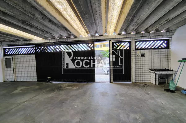 Casa Isolada,  2 quartos, sala, cozinha, banheiro, garagem 2 vagas, quintal nos fundos, área de serviço coberta, quintal laterais.