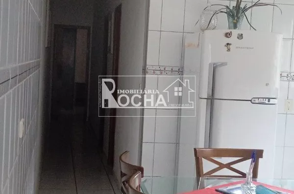 2 quartos, 1-suíte, sala, cozinha, banheiro, garagem carro e moto. - Foto 26