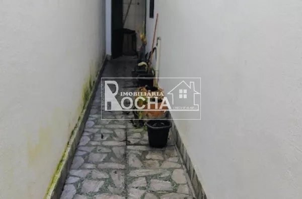 2 Quartos, (1.suíte) sala. cozinha, banheiro, garagem, área de Serviço
