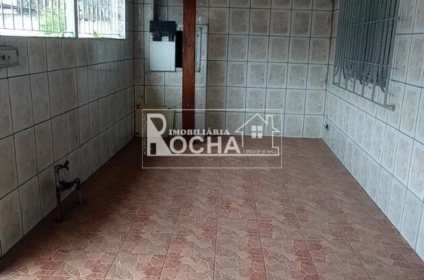 CASA, 2 QUARTOS, SALA, COZINHA, BANHEIRO, GARAGEM, QUINTAL.
