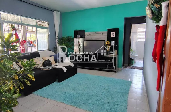 Casa Isolada, terreno 300m², com 2quartos (sendo 1 suite), sala, cozinha, banheiro, garagem, area de serviço, quintal grande 