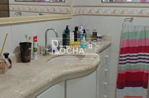 Apt. 2dormitórios, (sendo 1 suíte); Sala ampla, Varanda com vista para o mar; Banheiro social  Copa e cozinha;  Dependência de serviço  Lavanderia; 1 vaga de garagem - Foto 12