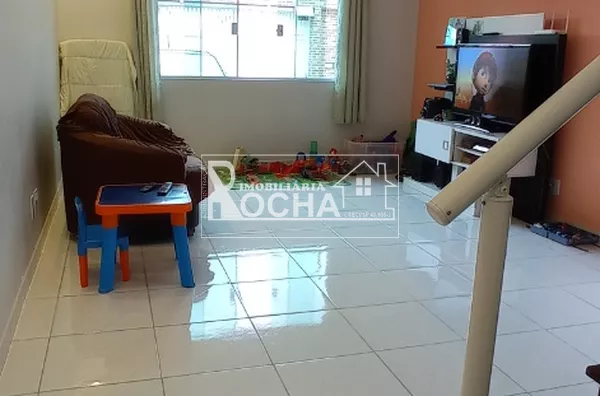 SOBRADO: 3 QUARTOS, (1-SUÍTE) SALA, LABABO, COZINHA, BANHEIROS, GARAGEM, ÁREA DE SERVIÇO, QUINTAL.