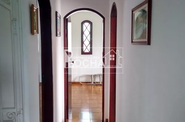 3. Quartos, (1.suíte), Sala 2 ambientes, cozinha/copa, Banheiros, lavanderia, varanda garagem ampla, fundos grande, lavandeira.  Edícula:  Entrada, Luz e agua/esgoto independente  1 Quarto, sala Cozinha, Banheiro, e quintal. - Foto 9